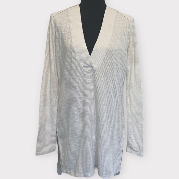 Sol / Anthropologie - Textured Deep V-Neck Tunic - White - Size Small - Picture 2 of 7